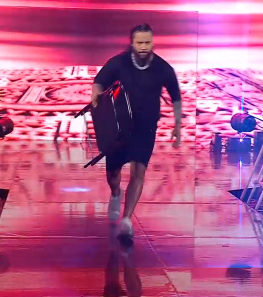 Swerveinmone's tweet image. Jimmy Uso in shorts got me dying ๐ญ
