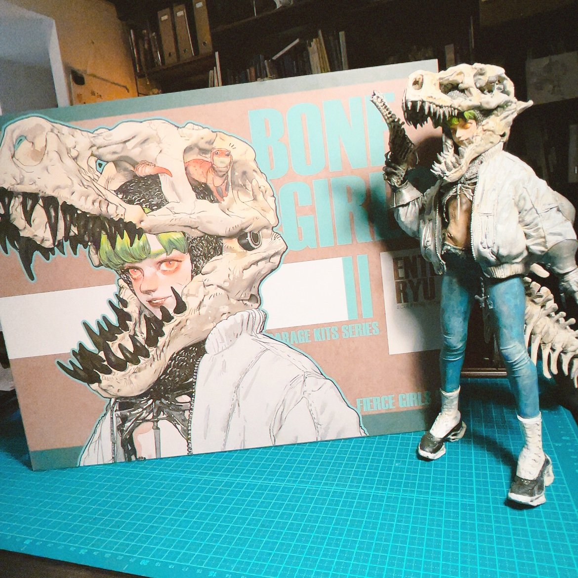 BadZrlwt's tweet image. 【WF御品書き】
お待たせしました。
卓番5-08-03
■ RAIDEN雷電 35000円
*今回WFk会場のみ、再販予定なし
■ LEGOSHIレゴシ 25000円
■ LOUISルイ 25000円
■ BONEGIRLボーンガールβx10 32000円
■ 作品集先行販売 3500円
■ 作品集おまけ付き版 4000円
*会場限定100冊…