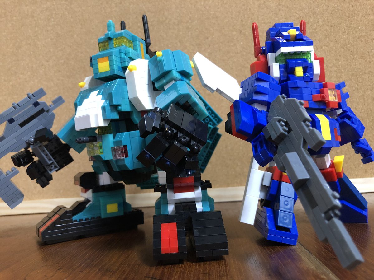tsueyunatu's tweet image. DAISO プチブロック
ギャリア
武器完成😁
バズーカは重すぎて持たせるのがやっとです😅
2体揃うとやっぱりカッコイイ!
#プチブロック
#戦闘メカザブングル