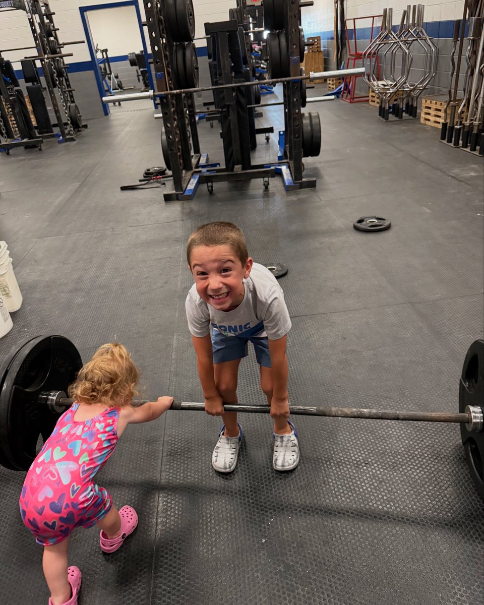 LDaves13's tweet image. No crocs in the weight room!