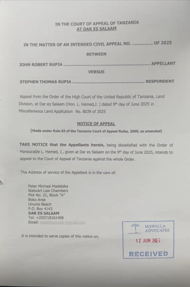 PMadeleka's tweet image. Kitendo cha JOHN ROBERT RUPIA kupeleka “NOTICE OF APPEAL” dhidi ya KESI hiyo👇,kwenye MAHAKAMA YA RUFANI, na akampa NAKALA mjibu maombi, KILIMUONDOLEA MAMLAKA Jaji wa Mahakama Kuu kuendelea KUSIKILIZA KESI. Lakini kwa sababu ANAZOJUA YEYE, ALIFUTA Kesi hiyo tarehe 22 Julai 2025.