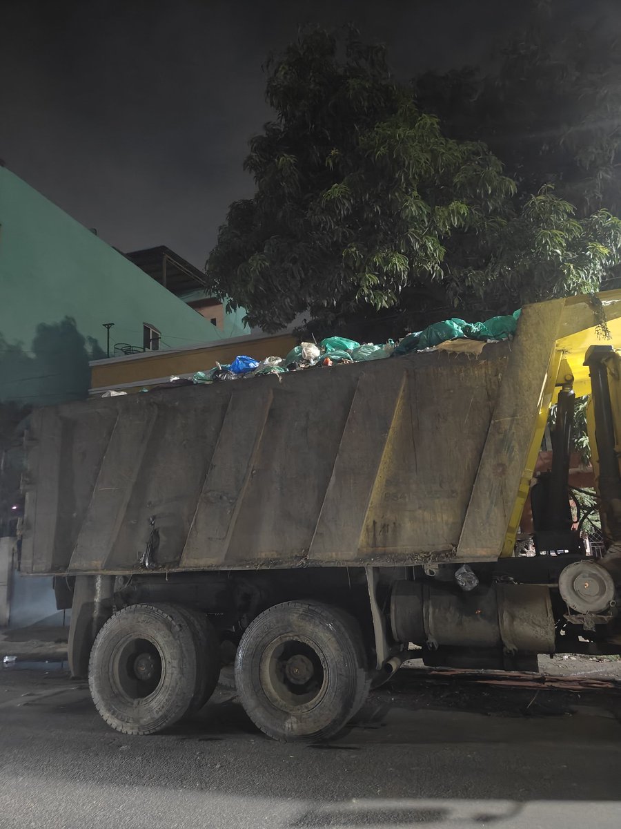 jai_lm's tweet image. "North Chennai roads plagued by garbage spills despite warnings. Truck drivers skip fishing nets at night, causing foul smells & slippery conditions for two-wheelers. GCC must enforce stricter measures for cleaner, safer streets! #ChennaiWaste #NorthChennai
@chennaicorp @kgbias