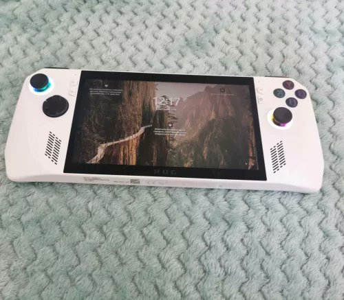 MyName4938's tweet photo. Enjoying the best gaming device.
#WhereIsMyALLY #ROG https://t.co/njkhl1Zu7h