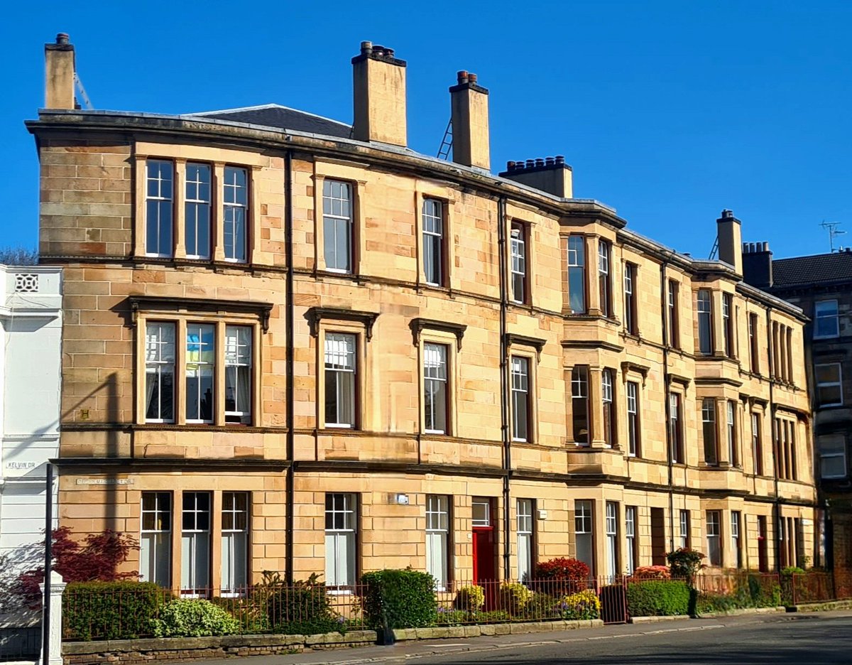 is_glasgow's tweet image. A gently curving Victorian corner tenement on Queen Margaret Drive in Glasgow.
#glasgow #architecture #glasgowbuildings #tenement #glasgowtenement #glasgowestend #architecturephotography