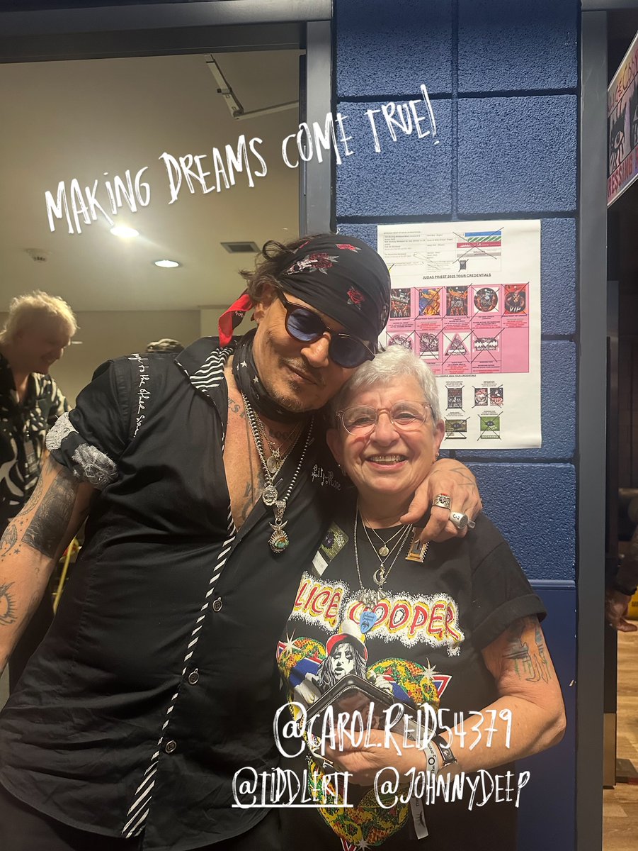 TopDepp's tweet image. #Repost @ tiddlertt
——
"Making dreams come true 🫂 carol.reid.54379 tiddlertt #johnnydepp … back stage O2 London"