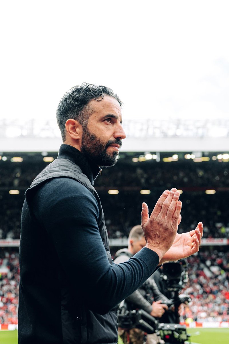 ManUtdInPidgin's tweet image. Amorim: “We go suffer but di kind bond wey dey between us dey very important. Di spirit dey positive.”