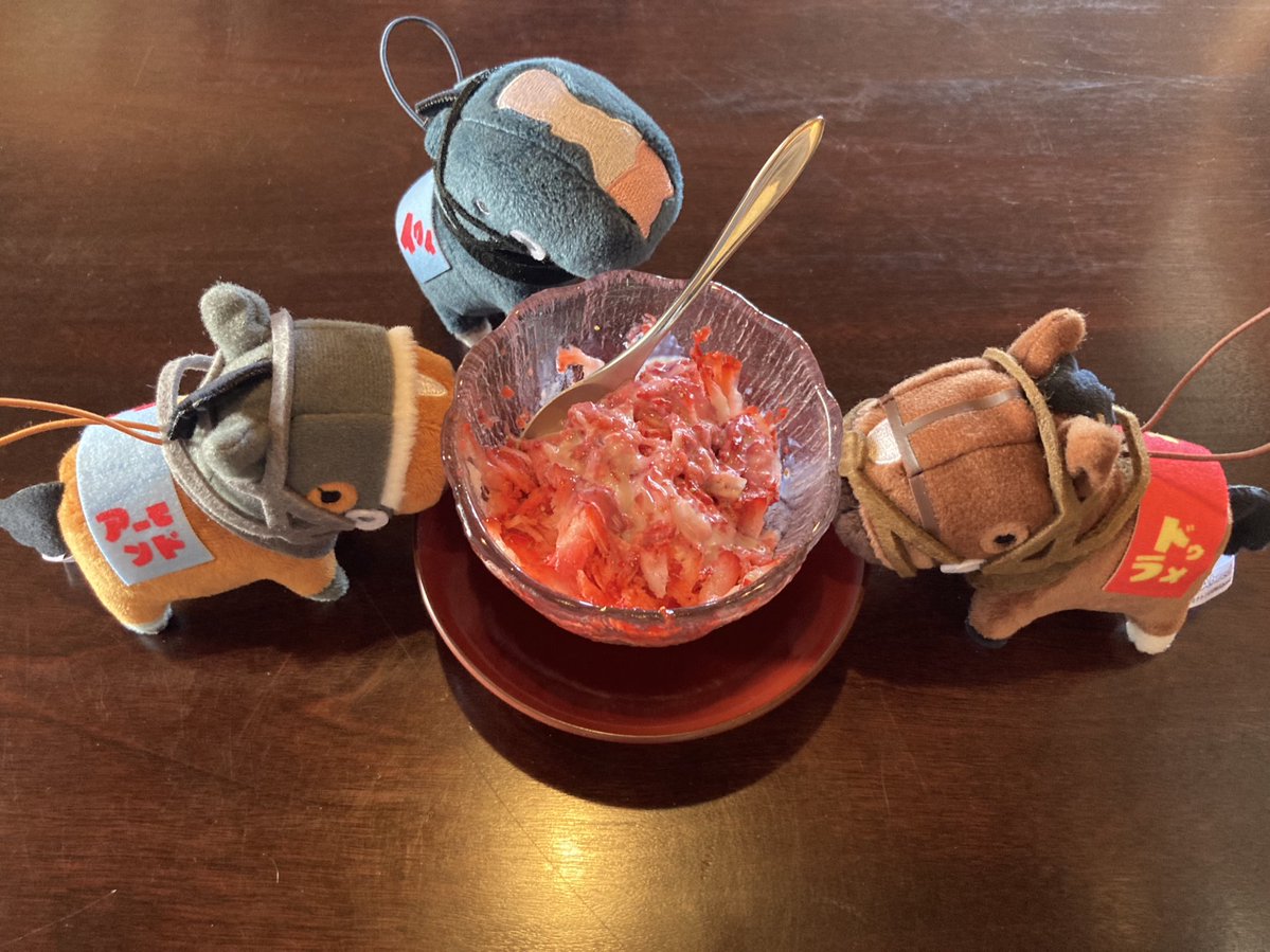 r2d2hi's tweet image. かき氷に群がるUMA
#UMA馬 #UMA馬写真