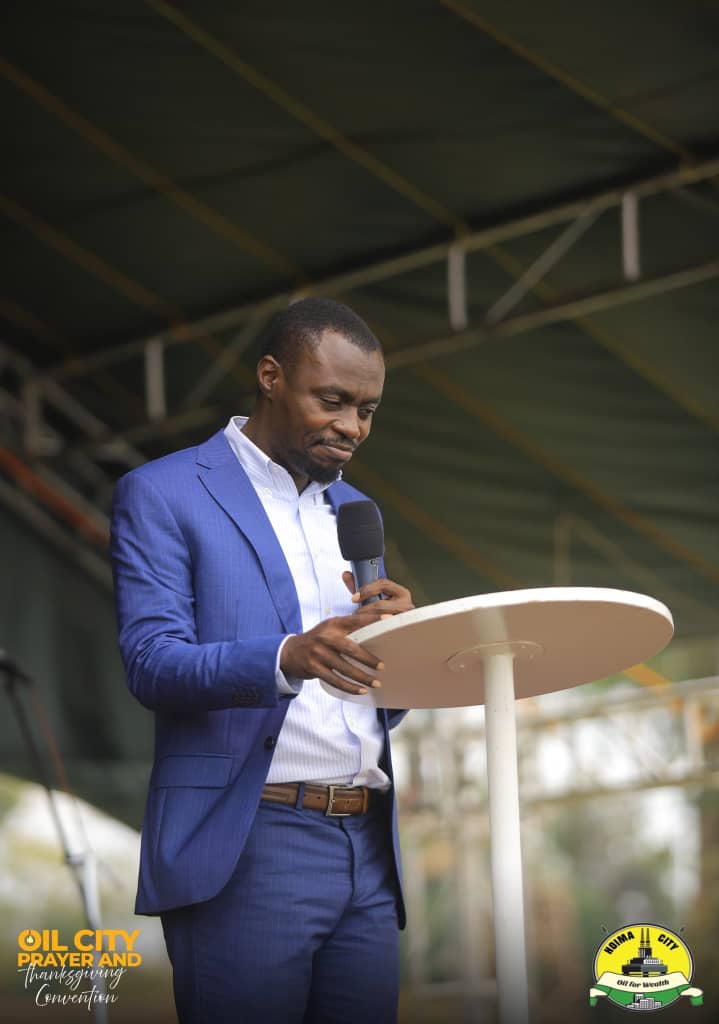 Ezeranointedone's tweet image. You’re not just reading the Bible—you’re reading about yourself. The Bible is like a mirror. Every time you open it, ask: “Where do I fit in this?” “What is God saying about me?”
-2 Corinthians 3:2 KJV
#PhanerooDevotion
#PhanerooAt11