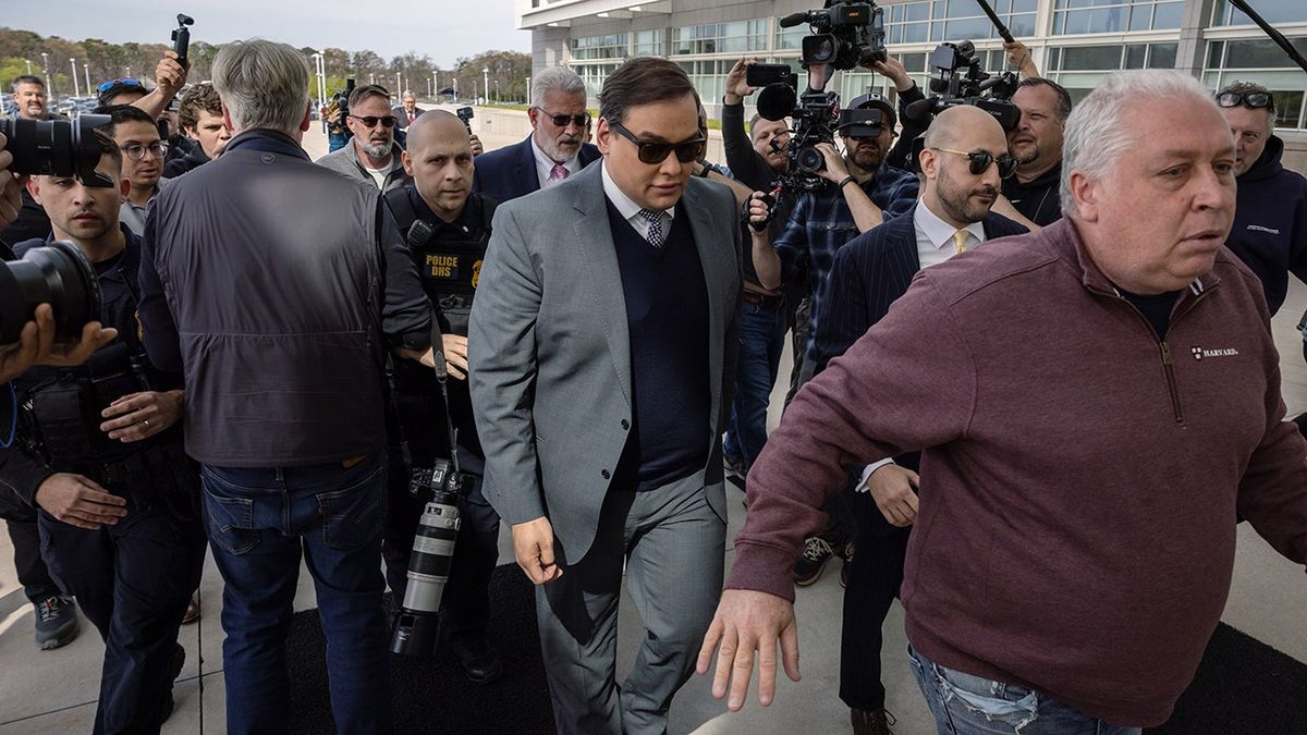 Disgraced former U.S. Rep. George Santos is set to begin serving a seven-year prison sentence for the fraud charges that got him ousted from Congress. fox2detroit.com/news/ny-george…