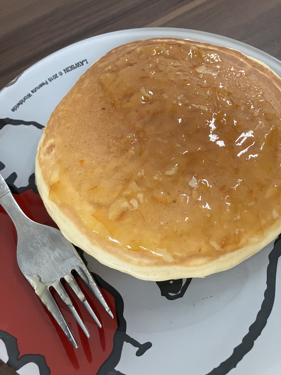 Aaaaltsabure's tweet image. 今日のパンケーキ
オレンジジャム乗っけて食う。綺麗に焼けた