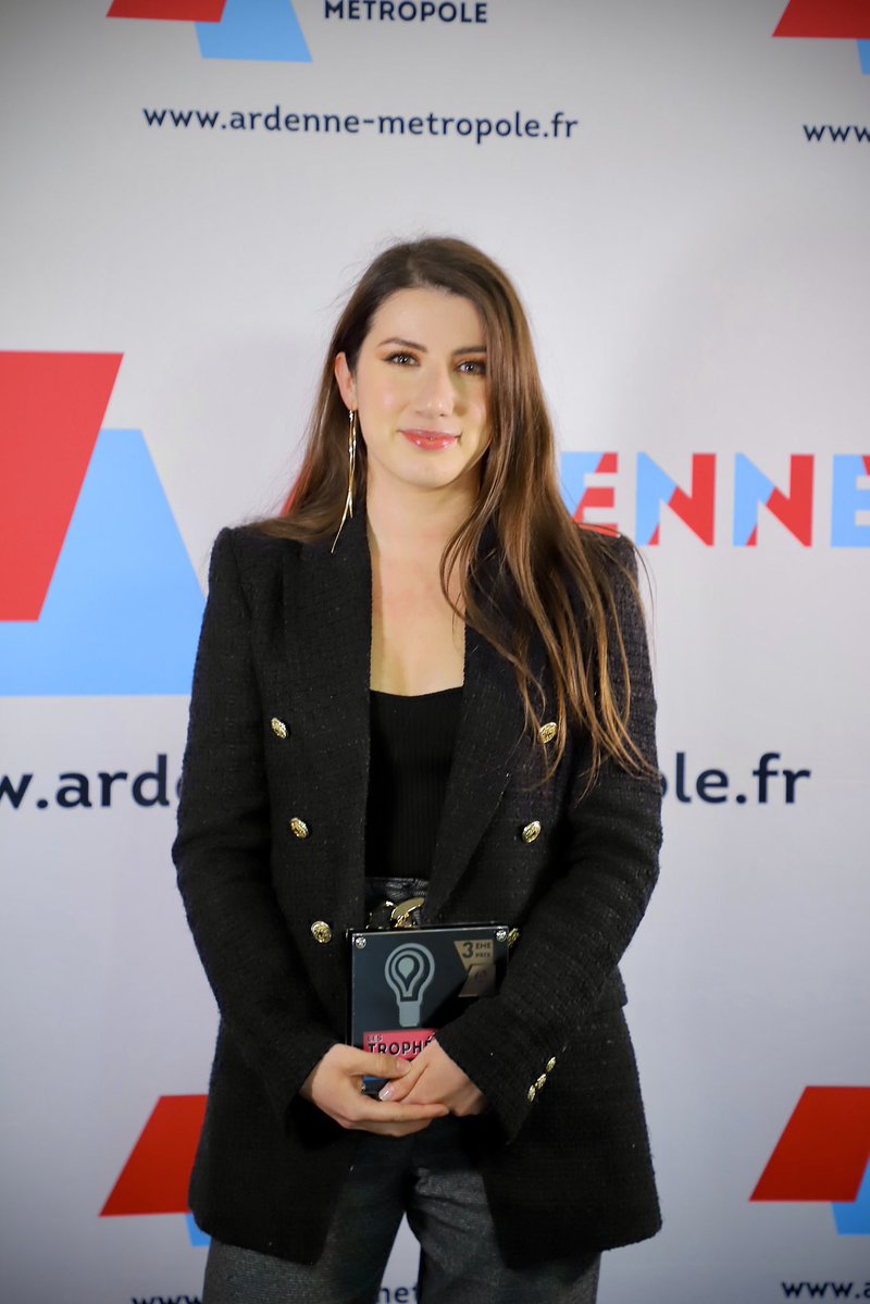 patrick_fostier's tweet image. 🎉 Ce soir à Charleville-Mézières : la mode prend la place de l’Hôtel de Ville !
À 18h30, ne manquez pas le tout premier défilé haute couture d’Aigoul Kova, créatrice talentueuse installée rue d’Aubilly.
👗 Robes de mariées sur-mesure
💃 Soirée dansante pour clôturer…