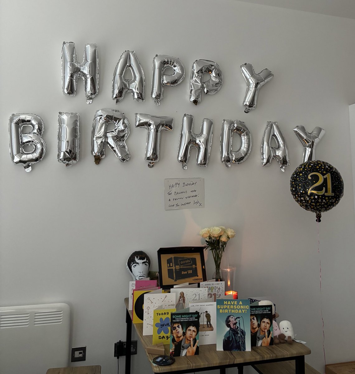 zoee__ab's tweet image. I SEE OASIS TODAY..happy bday to me!💟💟💟