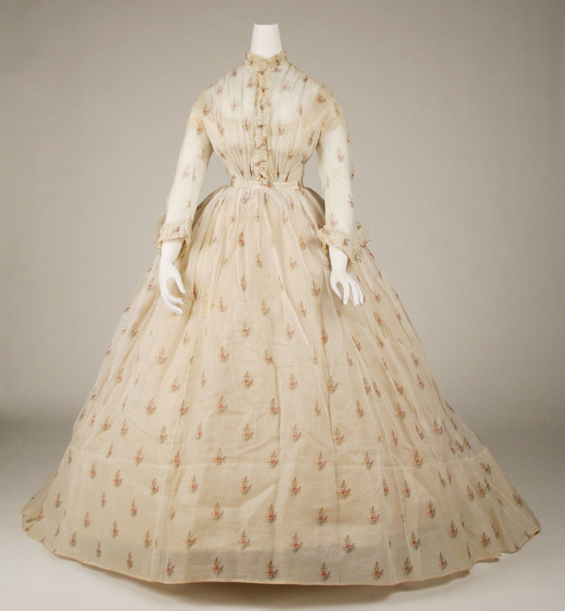 plummie9's tweet image. American
Pretty, flouncy, silk dress, c. 1865.
@metmuseum
#Fashionhistory