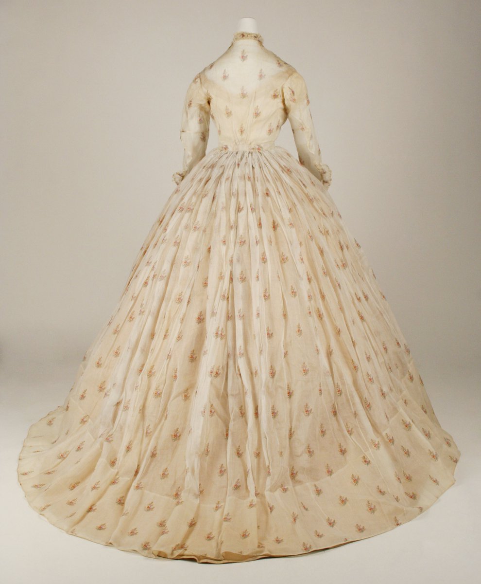 plummie9's tweet image. American
Pretty, flouncy, silk dress, c. 1865.
@metmuseum
#Fashionhistory