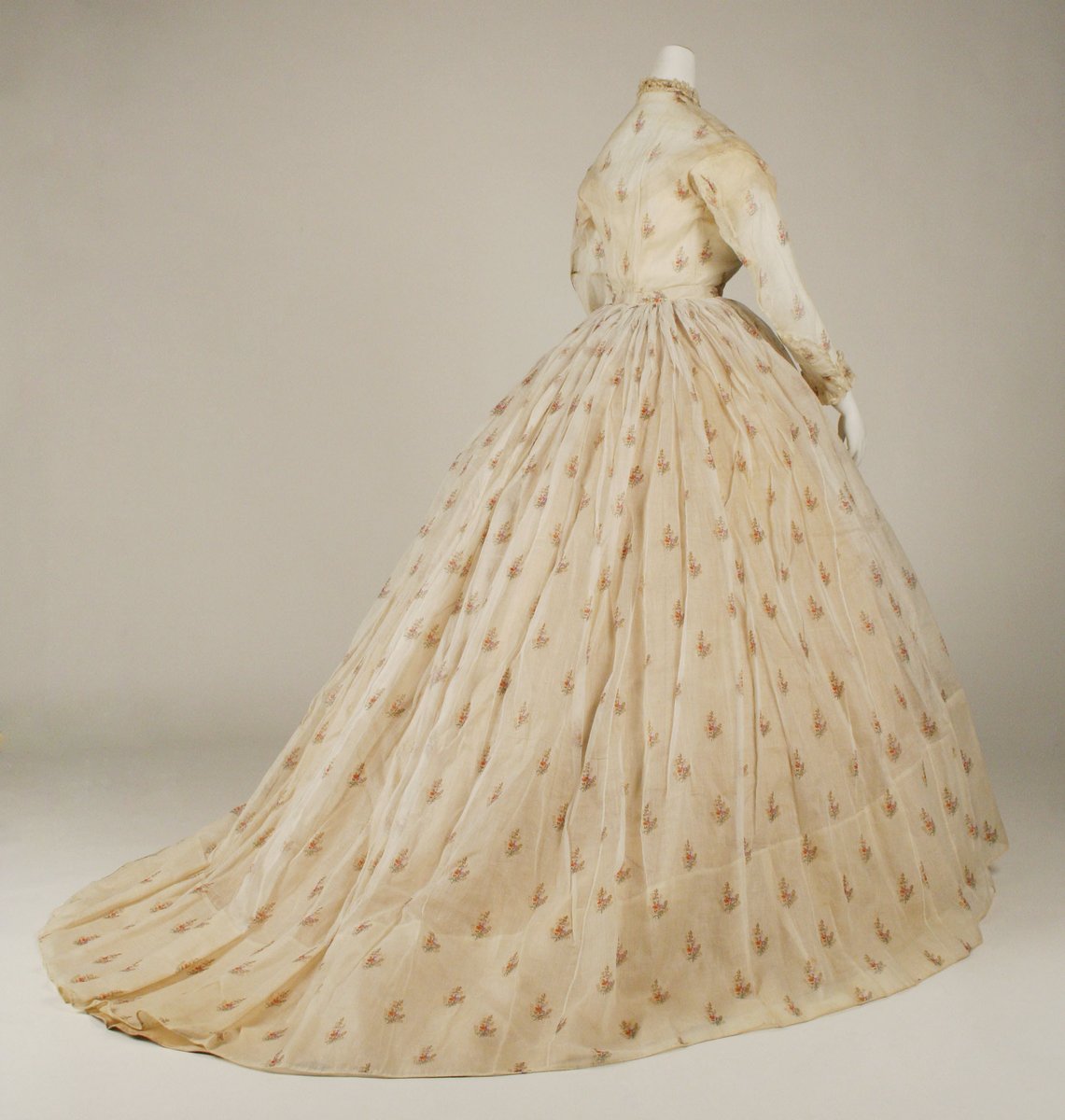 plummie9's tweet image. American
Pretty, flouncy, silk dress, c. 1865.
@metmuseum
#Fashionhistory