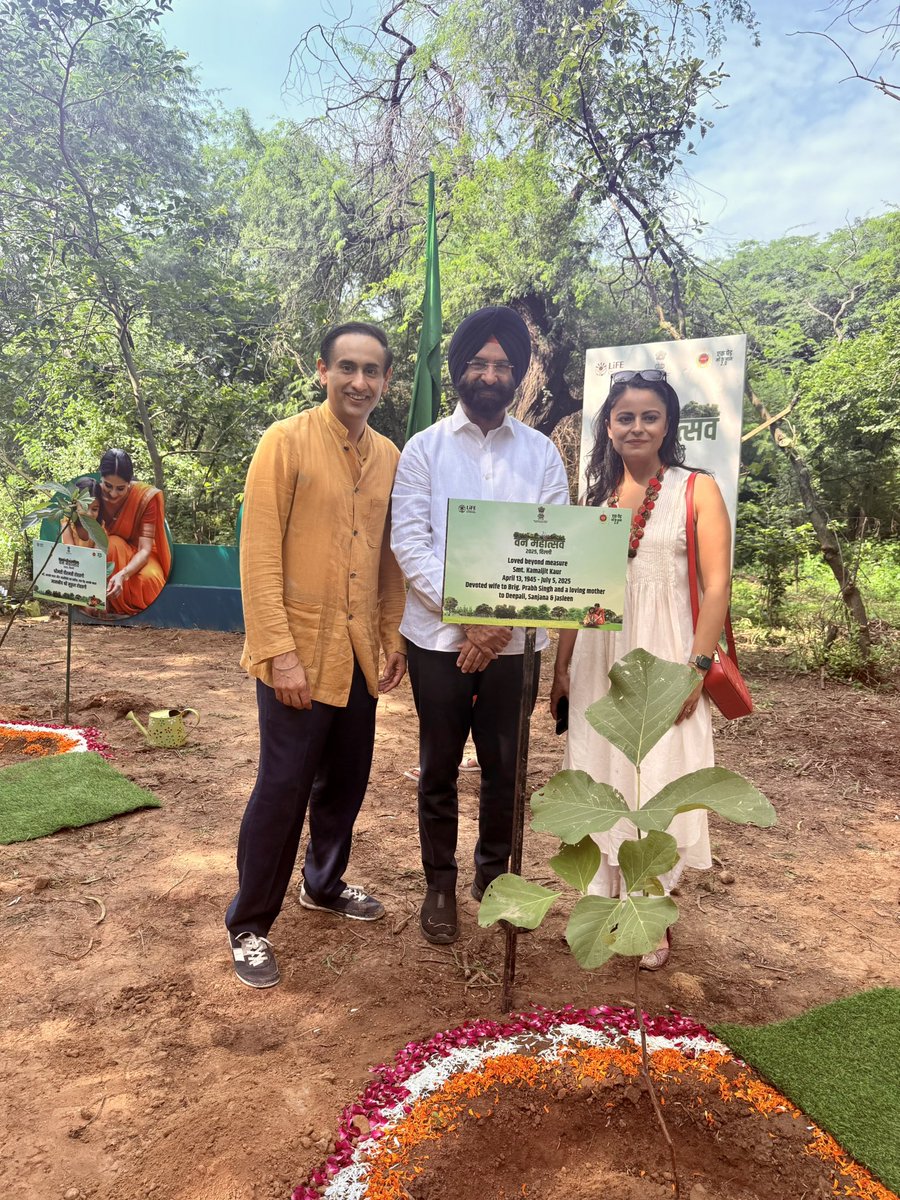 rahulkanwal's tweet image. Flame of the Forest. A tree plantation drive at Karm Vatika in the President’s Bodyguard Estate turned into a deeply personal moment. We planted a sprightly Dhak sapling in loving memory of Jasleen’s beloved mother, Kamaljit Kaur, who passed away on July 5.
Rarely does a sarkari…