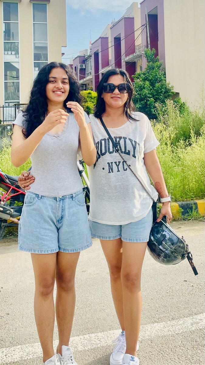 PravaBasnet9's tweet image. जुत्ता को साइज मील्यो भने साथी बनाउनू रे !आमु छोरी साथी साथी ❤️
बाहिर जान साथी नचाहिने हामी लाई!