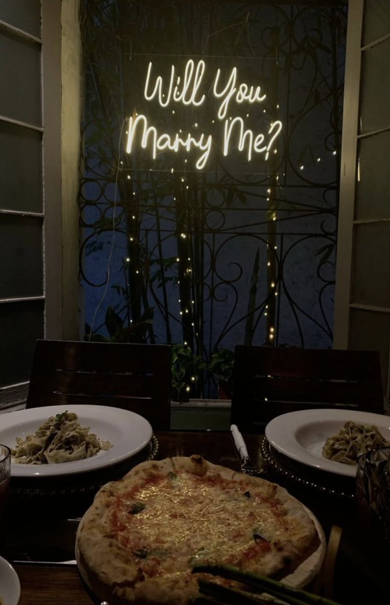 DONDEIRweb's tweet image. ¡Arte, pasta y pizza artesanal! 🍕🎨  Descubre esta galería de arte escondida al interior de una pizzería en la San Miguel Chapultepec 👀👇🏼

dondeir.com/restaurantes/p…