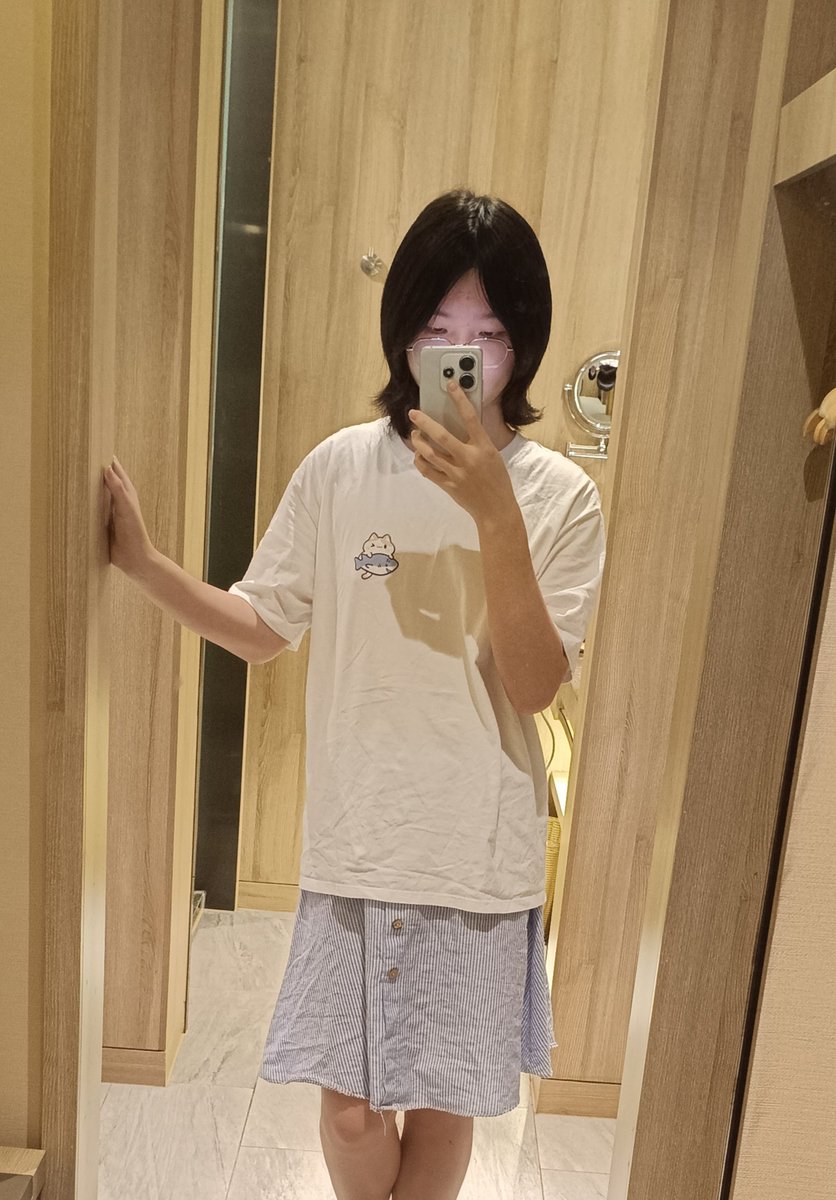 AcboxLiu's tweet image. [置顶帖]
你可以叫我小箱子or小盒子，全栈开发者，目前在做自己的startup，给点赞助啦ovo，也在开放接单
技术栈: Ts/Js,Vue/Nuxt,React/Next,UI/UX,Node,AI应用层相关设计,Rust学习中
好朋友only账号: @xiaoxiangziqwq
tg: t.me/acboxawa
GitHub: github.com/sheepbox8646
📮 me@acbox.lol