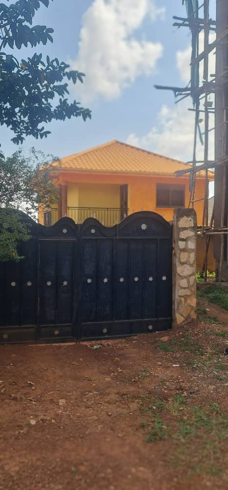 KMT_properties's tweet image. House on quick sale in kyanja kungu 4 bedrooms 3 bathrooms on 11 decimals reduced to 220m
+256786396665