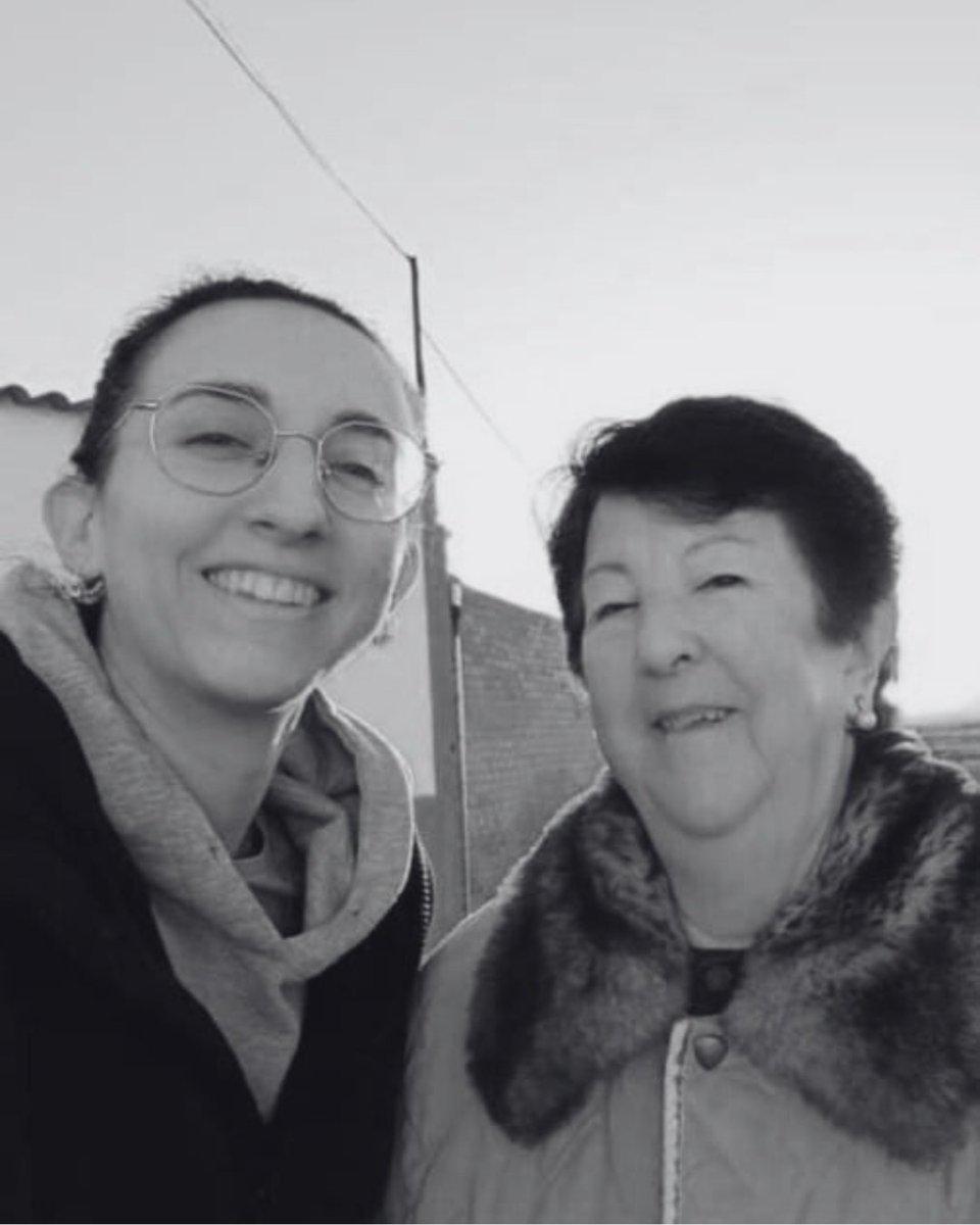 👵👴 Hoy celebramos a quienes cuidan, enseñan y construyen puentes entre generaciones. El 70% de los mayores cuidan de familiares. ¡Gracias abuelos por tanto!

🧡 #DíaDeLosAbuelos #TodaUnaVida #SEMEG #EdadismoNo  #Abuelos 
#PersonasMayores #AbuelosYNietos