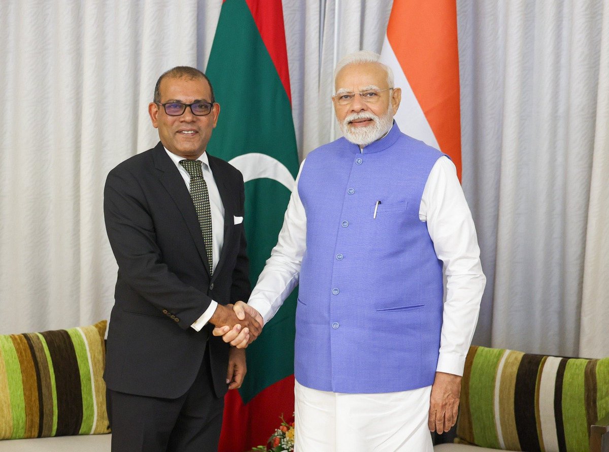 Mohamed Nasheed (@mohamednasheed) on Twitter photo Always a privilege and an honour to meet Prime Minister Modi. We discussed the importance of helping Maldivian youth, the film industry, coral reef research, and <a href="/TheCVF/">Climate Vulnerable Forum</a> working with the International Solar Alliance. <a href="/PMOIndia/">PMO India</a> <a href="/narendramodi/">Narendra Modi</a> <a href="/HCIMaldives/">India in Maldives</a> Always a privilege and an honour to meet Prime Minister Modi. We discussed the importance of helping Maldivian youth, the film industry, coral reef research, and <a href="/TheCVF/">Climate Vulnerable Forum</a> working with the International Solar Alliance. <a href="/PMOIndia/">PMO India</a> <a href="/narendramodi/">Narendra Modi</a> <a href="/HCIMaldives/">India in Maldives</a>