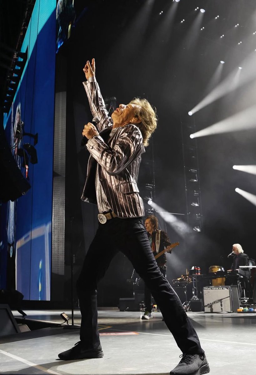 Happy Birthday Mick, there’s truly no other!! 🎉 Here’s to more music, more moves, and more miles on the road 🎉

📸
Gijsbert Hanekroot
Jane Bown
Tony Kurz
Kevin Mazur