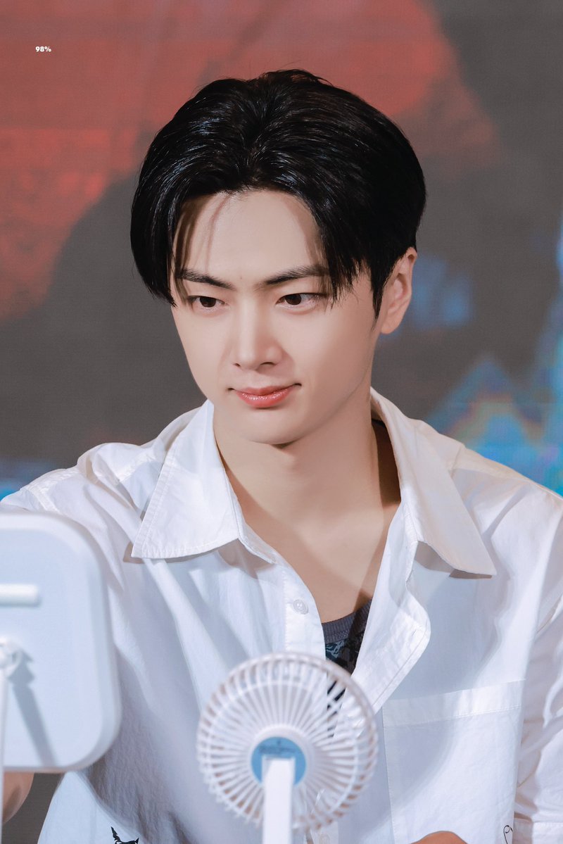 proudpjs's tweet image. he looks so soft 🤍