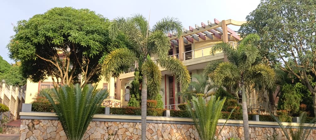 KMT_properties's tweet image. Spacious house for sale in Lubowa
Price: $880,000
6 bedrooms | 6 bathrooms plus 2 sitting rooms
Tenure: Leasehold of 99 years
Plot size: 50 decimals
+256786396665