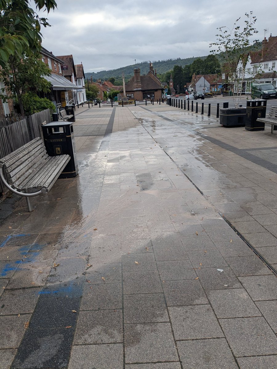 Woofles91's tweet photo. @thameswater must have the most shoddy pipework going! Another burst pipe all bubbling up through the pavement ///supported.ambushes.highs also reported online but I feel there should be an option to upload a photo https://t.co/VTGnVJDnk4
