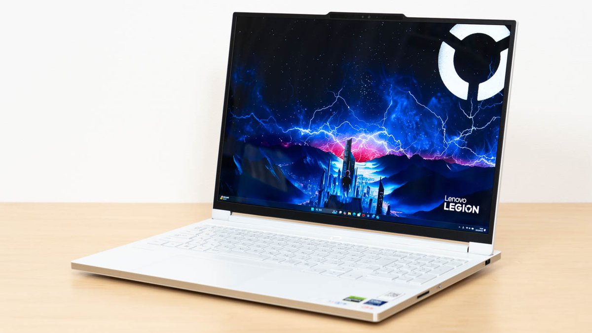 thehikaku's tweet image. レノボ Legion 7i Gen 10(16型 Intel)をレビューしました。
ホワイトのカラーで清潔感があり、薄型のアルミボディと、側面の輝きがとてもかっこいいです。
thehikaku.net/pc/lenovo/25Le…
#PR