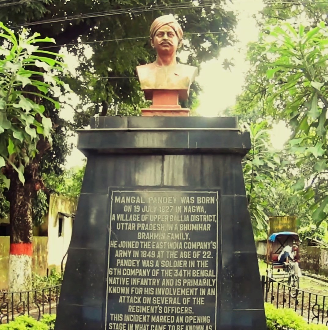 मंगल पांडे भी भूमिहार हो गए ....! 

कुछ समय बाद 
- चंद्रशेखर आजाद 
- पंडित रामप्रसाद बिस्मिल 
- चित्तू पांडे 
- रानी लक्ष्मीबाई 
- पेशवा नानासाहब  सब भूमिहार हो जायेंगे !! 

मुबारक हो !!