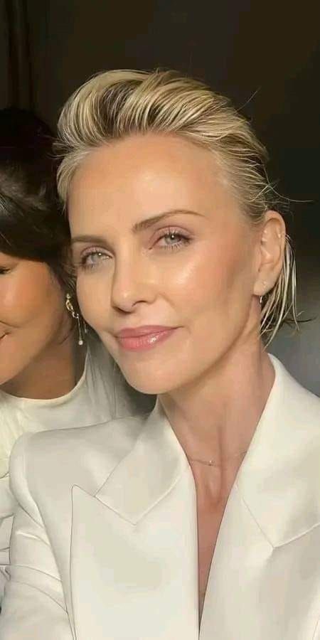 Charlize467's tweet image. Can I still find true love at my age 😔