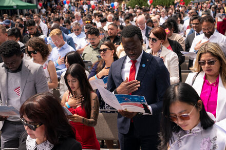 Gabrill_Michael's tweet image. "Trump Administration Plans Changes to Skilled Worker Visas and Citizenship Tests" by Hamed Aleaziz #NYT #NewYorkTimes ift.tt/J37xEWf