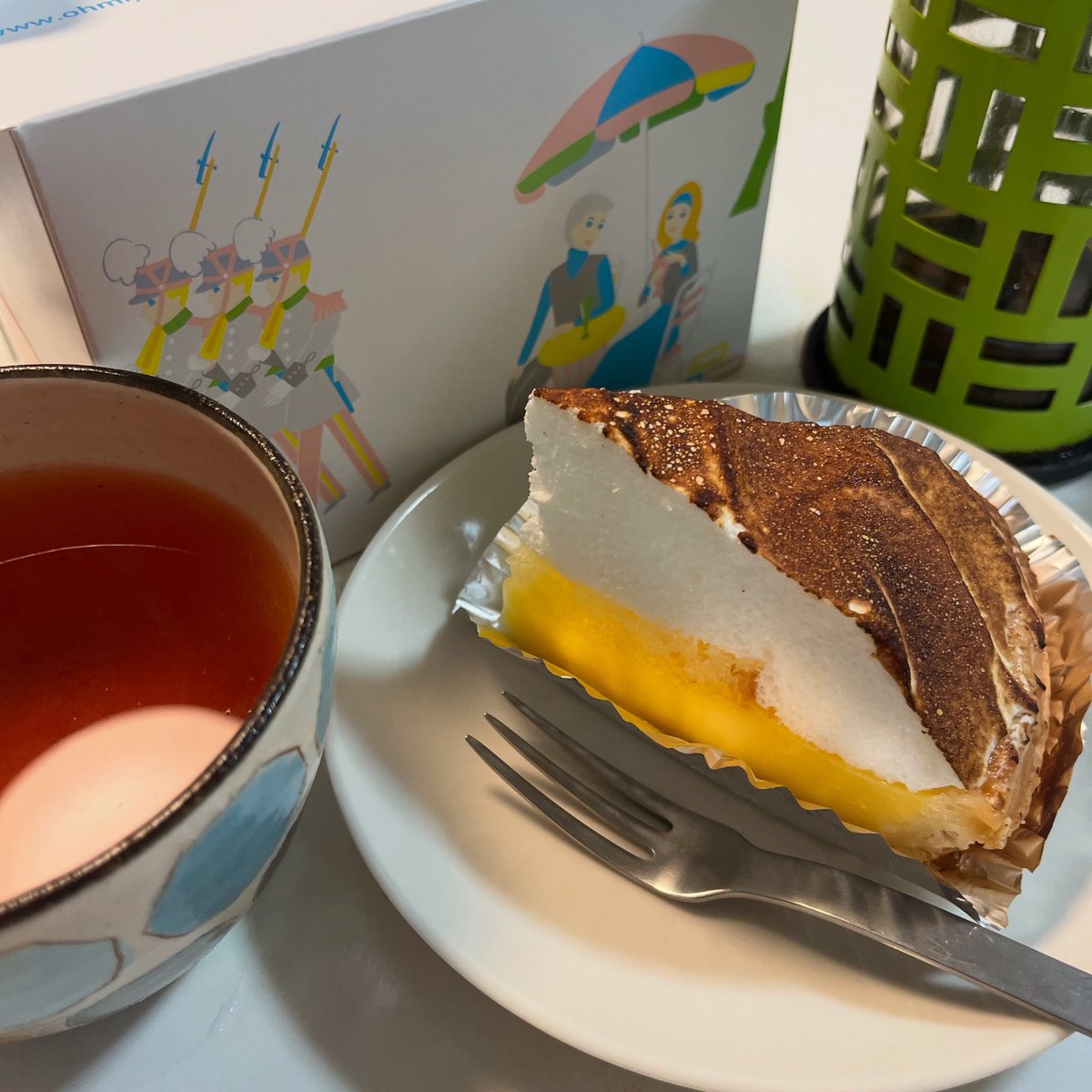 danchiing's tweet image. 紅茶の時間 近江屋洋菓子店のレモンパイとともに ふわふわでレモンの酸味がまいう！