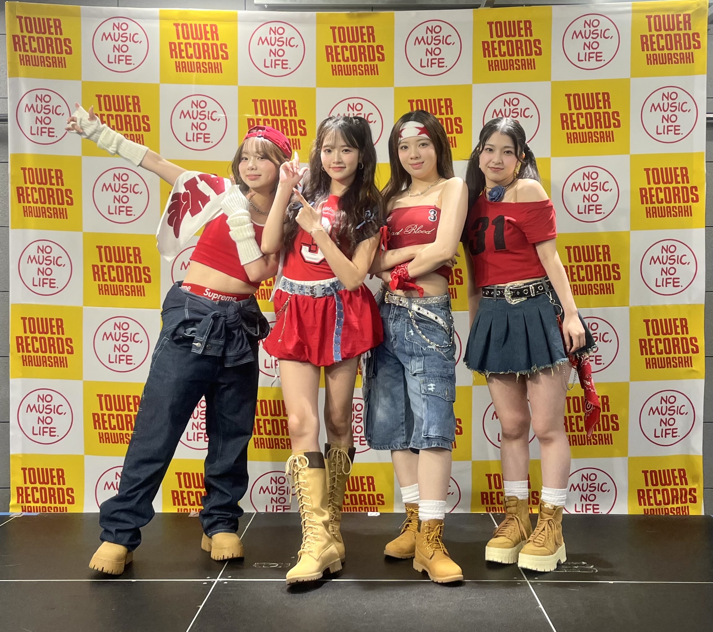 Gww4OWragAAZOHB?format=jpg&name=4096x4096