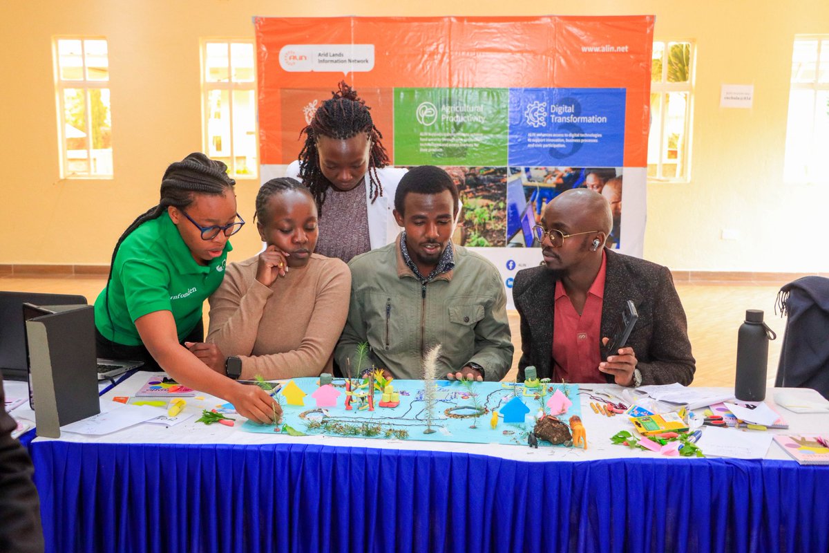 MuemActionPost's tweet image. Teamwork and collaboration stood out at the SEKEB Pre- @LCOYKenya2025, where systems thinking sparked bold solutions to climate challenges. Appreciation to @ALINEAfrica, @YouthSenateKE, @CCAResilience, and @OxfamKE for creating a space that empowered young changemakers to lead.