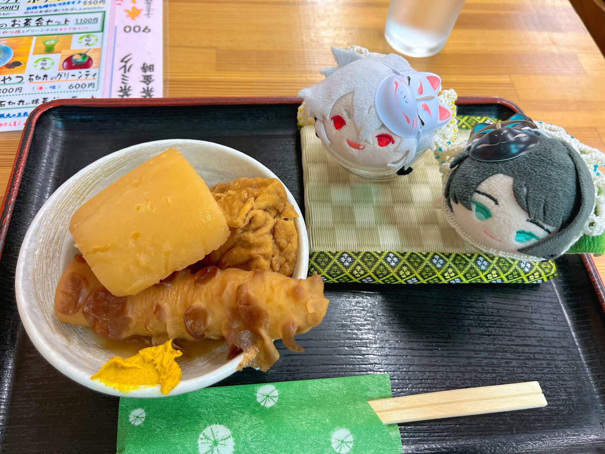 compare_hk's tweet image. お馴染みすずやさんでおでん！塩分とらないとねぇ

🦊お揚げ美味しそうですねぇぬしさま！！
🩸やめなよ小狐丸

はい、一口だけねw