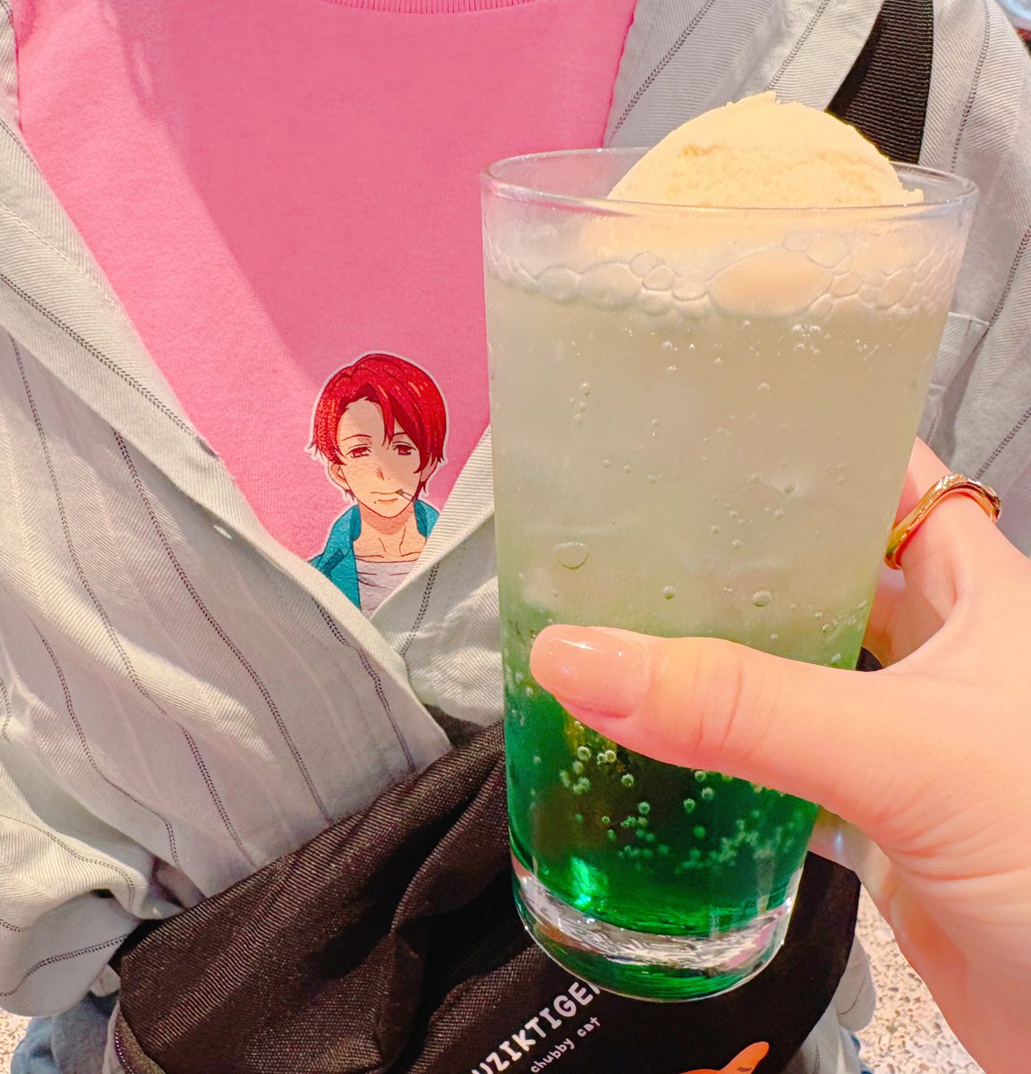 山田さん、ミナトくんのメロンクリームソーダですよ