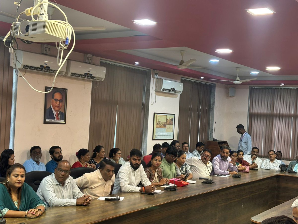 TukaramKate's tweet image. मुंबई महापालिकेच्या वरिष्ठ अधिकाऱ्यांसोबत, चेंबूरमधील शिवसेना, भारतीय जनता पार्टी (भाजप) आणि रिपब्लिकन पार्टी ऑफ इंडिया (आरपीआय) चे सर्व पदाधिकारी आणि नगरसेवक यांच्यासमवेत एक अत्यंत महत्त्वपूर्ण बैठक पार पडली.

#tukaramkate #CivicIssues #ChemburDevelopment #BMCMumbai