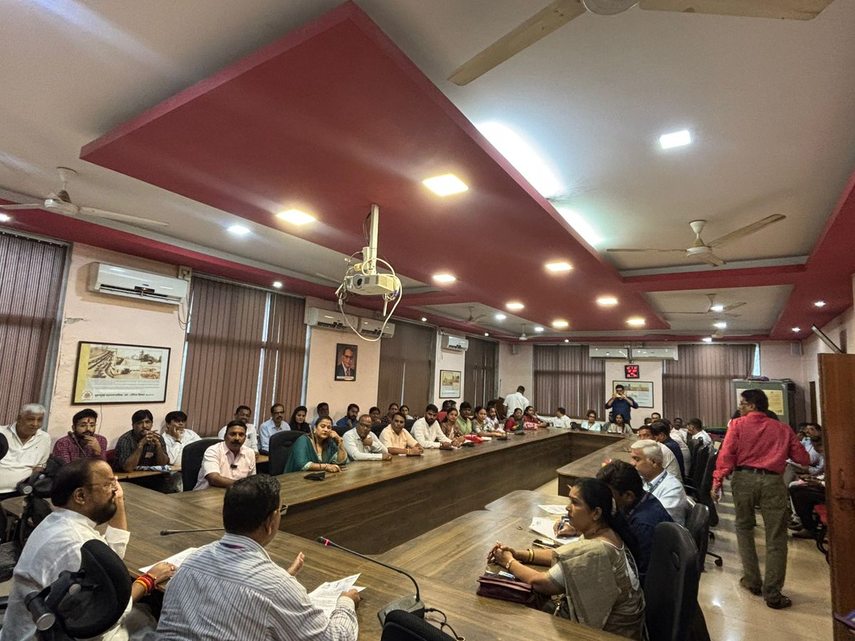 TukaramKate's tweet image. मुंबई महापालिकेच्या वरिष्ठ अधिकाऱ्यांसोबत, चेंबूरमधील शिवसेना, भारतीय जनता पार्टी (भाजप) आणि रिपब्लिकन पार्टी ऑफ इंडिया (आरपीआय) चे सर्व पदाधिकारी आणि नगरसेवक यांच्यासमवेत एक अत्यंत महत्त्वपूर्ण बैठक पार पडली.

#tukaramkate #CivicIssues #ChemburDevelopment #BMCMumbai