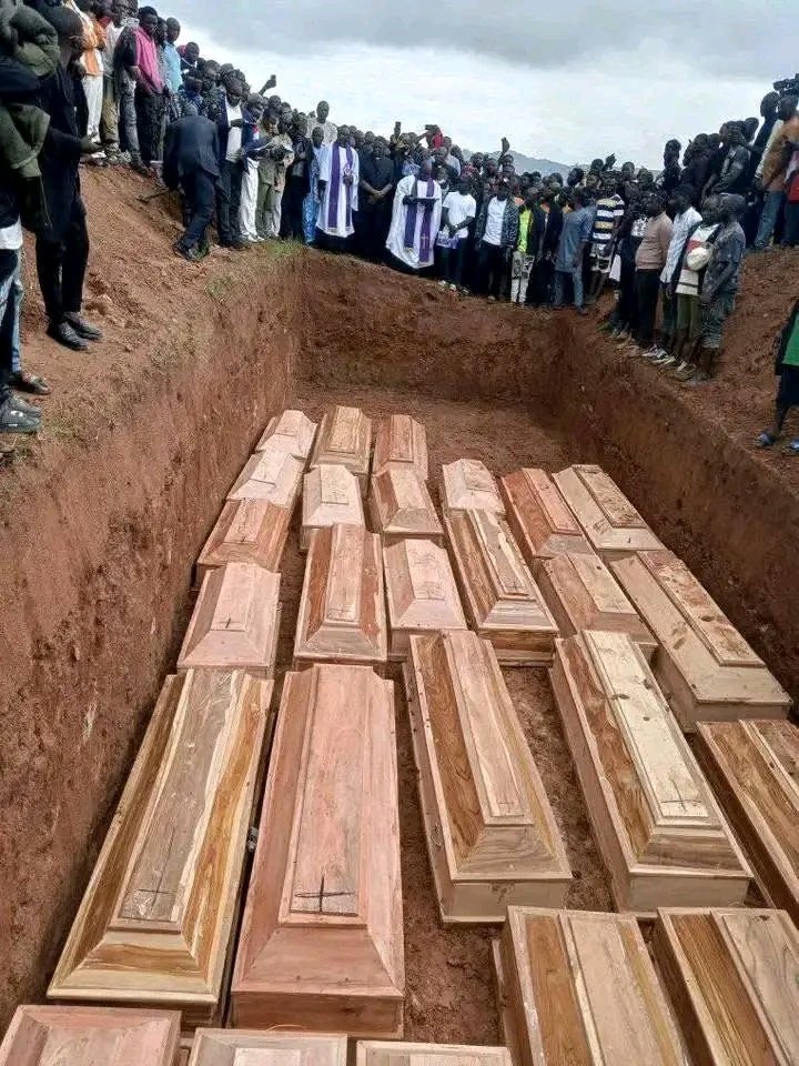TIBmovement's tweet image. 17 more slaughtered in Bokkos. 27 buried days ago in Riyom. From one mass burial to another, Plateau is soaked in blood, while the Nigerian govt looks away.
We condemn these killings & demands urgent action. Tinubu is failing the people!
#WeCantContinueLikeThis
#RevolutionNow