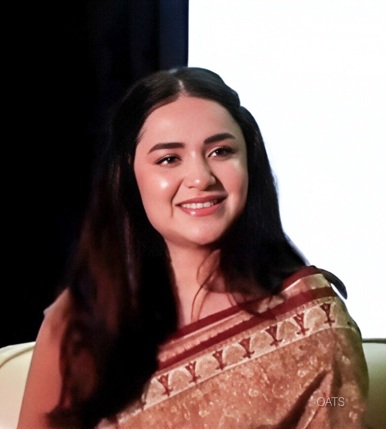 elonbaloon's tweet image. A beautifully grown woman.