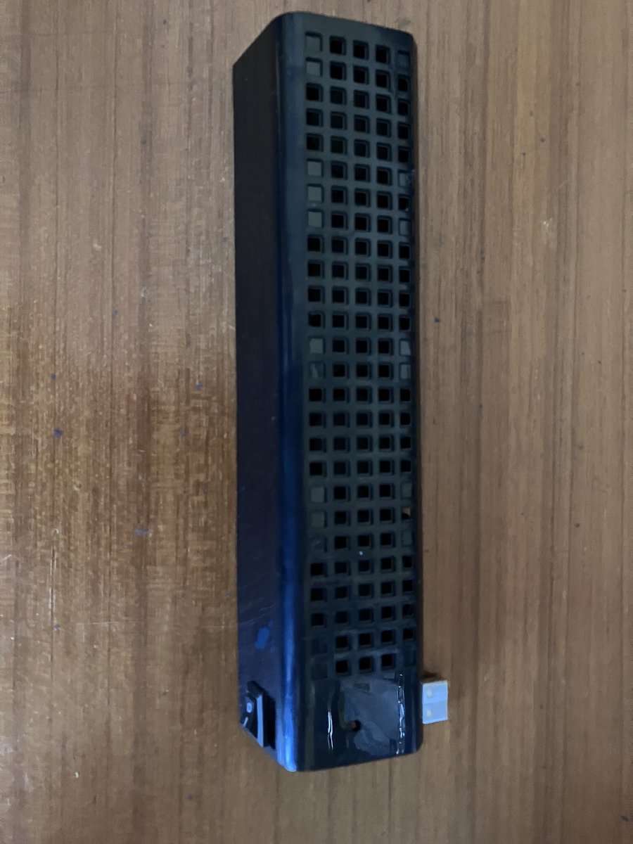 takuma0083's tweet image. ただいまぁ⭐️
右のPS3が今回買ってユーザー登録完了
左のPS3が機能が壊れたジャンク物

んで
構造欠陥ゴミ冷却ファンでした
逆さやんけ💢とりつけできひんやろうがアホがぁ💢

今日のお出かけでロボティクノーツ限定版を見つけて購入

お待たせしましたぁ🩵
これからゆっくり会いに伺います🐬