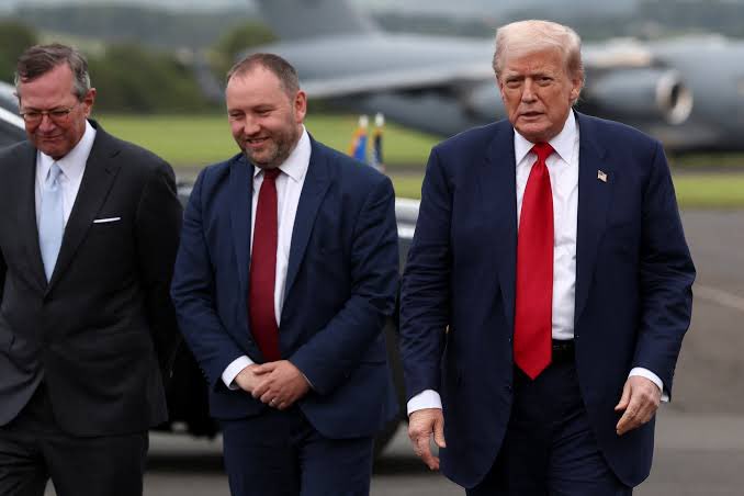 NewsNucleus's tweet image. U.S. President Donald Trump arrived in Scotland for bilateral talks and golf.
He expressed a 50-50 chance of securing a trade deal with the European Union, which could result in a 15% tariff on EU goods.
Trump also plans to meet with British Prime Minister Keir Starmer to…