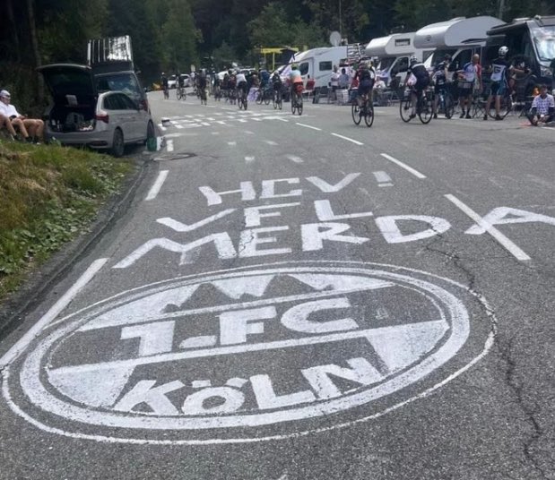 fussballmafiade's tweet image. Währenddessen kurz vor La Plagne… 

#TourDeFrance