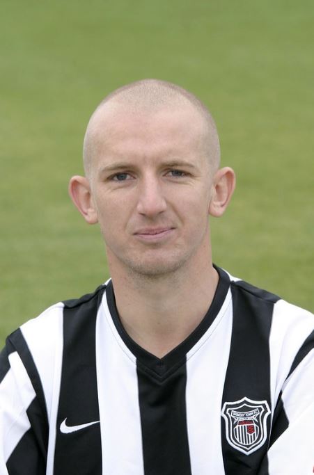 onthisGTFCday's tweet image. 26th July 2004 - Andy Parkinson scores the Grimsby goal as they draw 1-1 with Dutch side Willem II at Blundell Park. New manager Russell Slade giving special praise to his midfield pairing of Thomas Pinault and Terry Fleming. "I though Pinault was outstanding in midfield." #GTFC