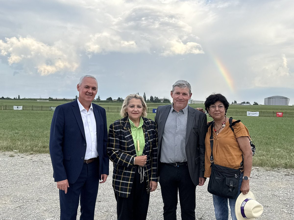 voinconmc's tweet photo. Présente à l'inauguration d'ENENVOL à Chambley avec mes collègue du @RNGrandEst 
Un événement populaire et ambitieux sur cet ancien aérodrome.
Les caprices de la météo ont malheureusement empêché l'envol prévu avec 200 pilotes de 18 pays.
À découvrir jusqu'au 3 août.
#chambley https://t.co/ziGUksIibn