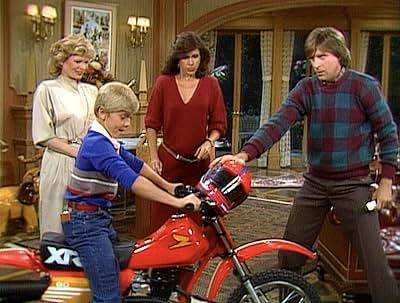 Generations7080's tweet image. 📺 Qui n'a pas rêvé, enfant, d'avoir la vie de Ricky Stratton ? 🥰
"𝗥𝗶𝗰𝗸𝘆 𝗼𝘂 𝗹𝗮 𝗯𝗲𝗹𝗹𝗲 𝘃𝗶𝗲" est une série américaine en 116 épisodes de 23 minutes, diffusée en France à partir 21 décembre 1984 dans l'émission Destination Noël !
Un ado qui vit avec son richissime…