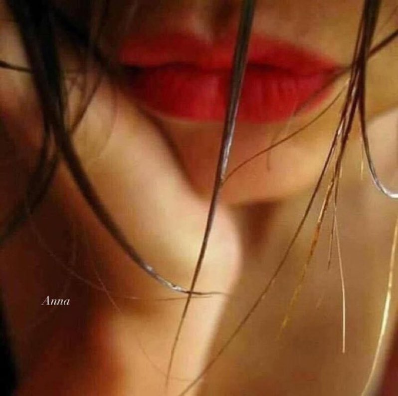 Zeus_Vasylevish's tweet image. Tus labios enamoran mis ansias de sentirte en mis sueños, alimentan esa pasión que solo un corazón enamorado puede sentir en su interior,’para besarte en tus sueños tan míos como tuyos